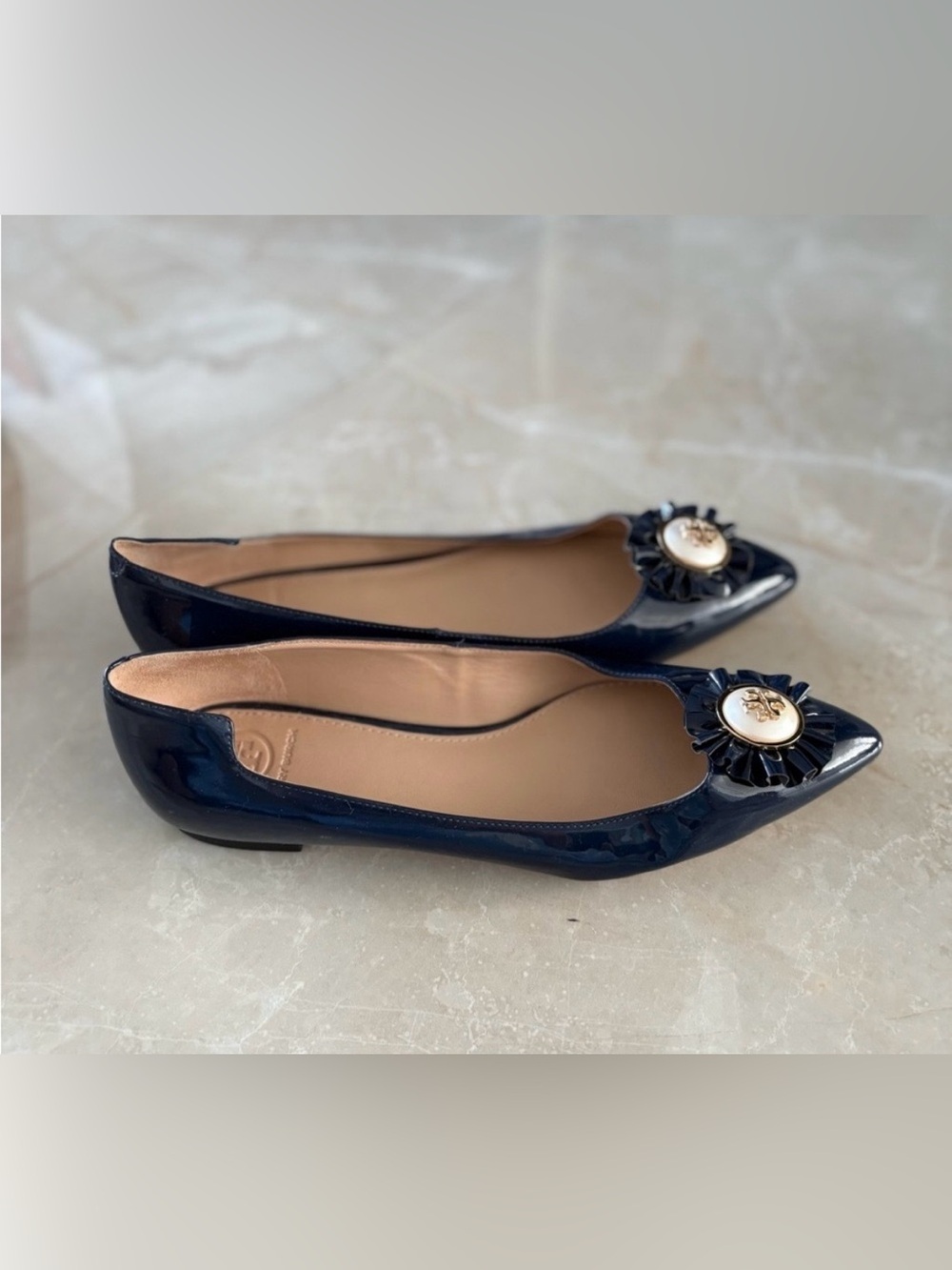 Tory Burch Melody Patent Leather Pointy Toe
Flats Pearl Emblem Slip On Size 7